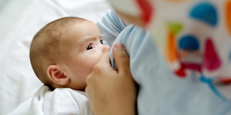 Bukan Jamannya Stres Saat ASI Keluar Sedikit, Ini Cara Penanganannya!