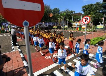 Ingin Anak Tertib Lalu Lintas? Yuk, Mulai Ajarkan dari Sekarang