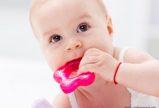 Umur Berapa Sih Bayi  Tumbuh Gigi Yuk Kenali Tandanya 