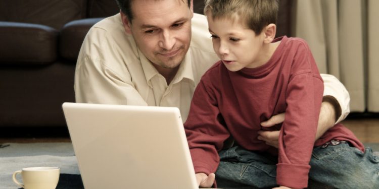 Keren! Ini Manfaatnya Kalo Anak Kenal Komputer