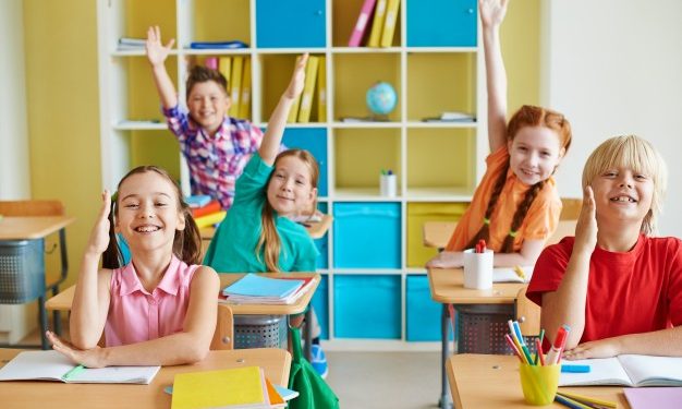 Memilih Sekolah Favorit Untuk Pendidikan Si Kecil? Perhatikan 7 Pertimbangan Ini!