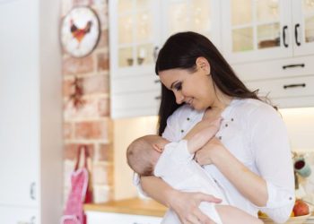 Ibu Menyusui Source : Nova.id