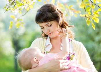 Ibu dan Bayi senang karena ASI Lancar