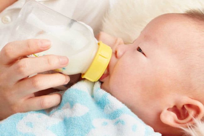 Perhatikan frekuensi pemberian susu formula pada si kecil