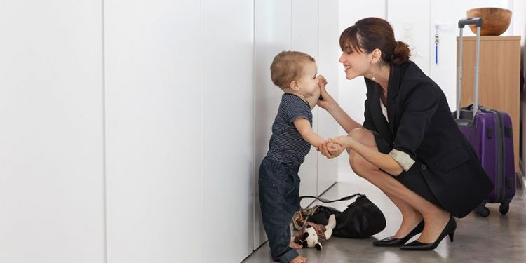 Working Mama? Ini Masalah yang Muncul Saat Mama Meninggalkan Si Kecil!