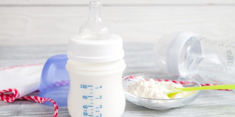 Mama Harus Tahu! 5 Aturan Penting Dalam Memberikan Susu Formula Untuk Bayi