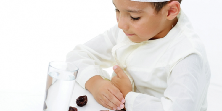 Nggak Cuma Lapar Dan Haus, Ini Manfaat Anak Saat Berpuasa!