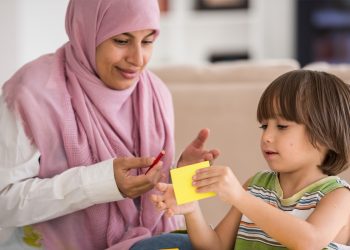 Mengajarkan Anak Puasa? Coba Tips Ini Deh!