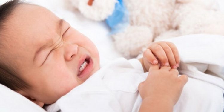 Bayi Susah Tidur? Mungkin Telinganya Sedang Infeksi!