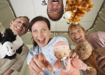 Ingin Mengunjungi Bayi Baru Lahir? Ingat, Ada Tata Kramanya Loh!