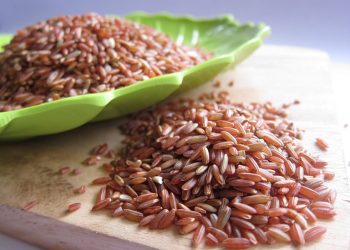 Cara Membuat Nasi Tim Saring Beras Merah Enak, Tanpa Gagal!