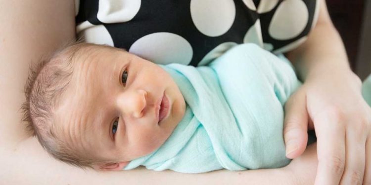 Perlukah Bayi Dibedong? Ternyata Ini Fakta dan Mitosnya!