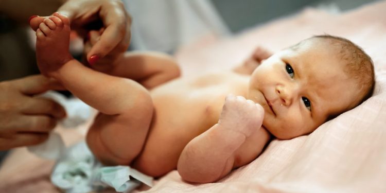 5 Langkah Awal Yang Wajib Mama Lakukan Saat Diare Pada Anak!