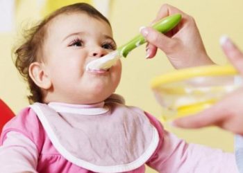 Perhatikan Hal Ini Sebelum Memberikan MPASI Pada Si Kecil!