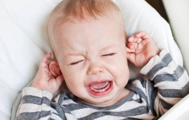 Apa saja tanda infeksi telinga pada si kecil