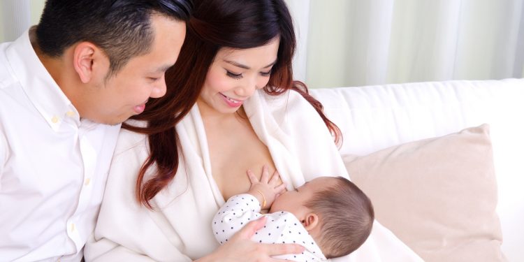 Khawatir Kurang ASI? Kenali Dulu Tanda Kecukupannya Pada Si Kecil!