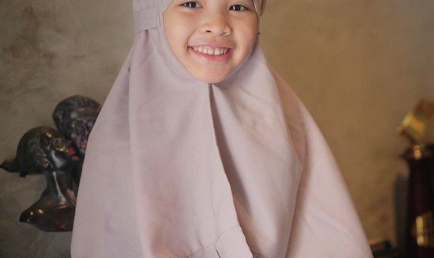 Lucunya! Anak Artis Ini Sudah Mulai Belajar Puasa Sejak Dini Loh!