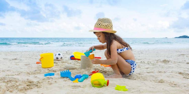 Buat Istana Pasir Di Tepi Pantai Sambil Mengenal ombak