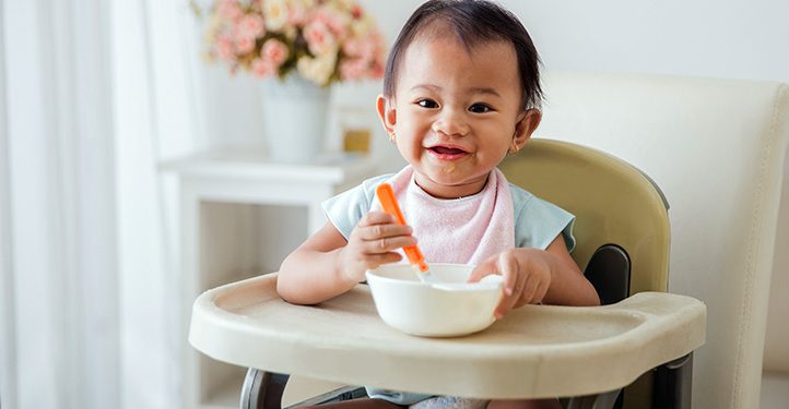 Baby Led Weaning VS Spoon Feeding? Mana Yang Lebih Baik?