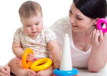 Menstimulasi Kecerdasan Anak Sejak Bayi