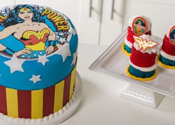 kue ulang tahun gambar wonder woman