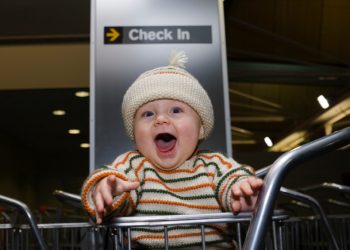 Yakin Ingin Membawa Bayi Naik Pesawat? Aman Kah?