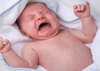 Bayi Menangis Terus? Bisa Jadi itu Tanda Bayi Kolik