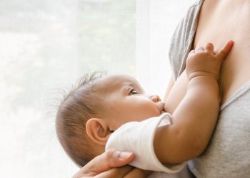 Bayi Suka Mengigit Saat Menyusu? Kenali penyebabnya!