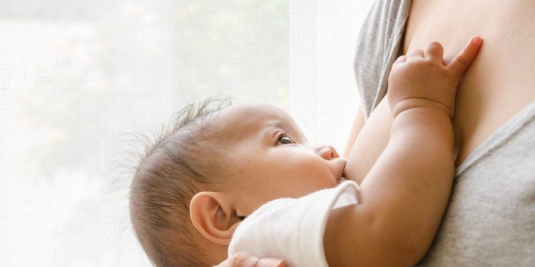 Bayi Suka Mengigit Saat Menyusu? Kenali penyebabnya!