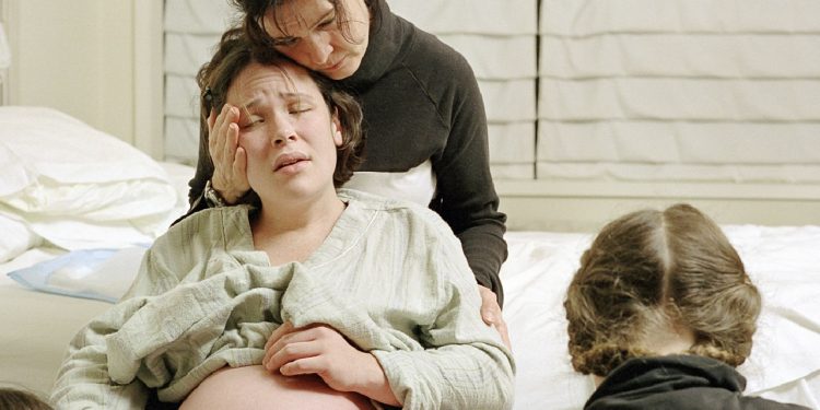 Pilih Dokter Kandungan atau Bidan untuk Melahirkan?