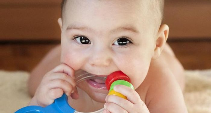 Si Kecil Sedang Tumbuh Gigi? Lakukan ini Agar Tidak Rewel