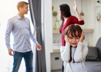 Mama Papa harus Tahu! Bertengkar di Depan Anak Memiliki Dampak Negatif pada Perkembangannya