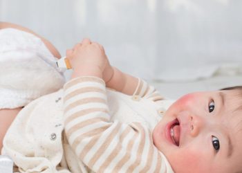 Membersihkan Organ Intim Bayi dengan Benar