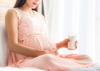 Perbandingan 8 Merk Susu Ibu Hamil Terbaik & Harganya 2021!