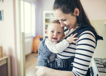 M-Shape, Cara Menggendong Bayi yang Aman!