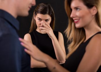 Waspada! Kenali Ciri-Ciri Pasangan Selingkuh!