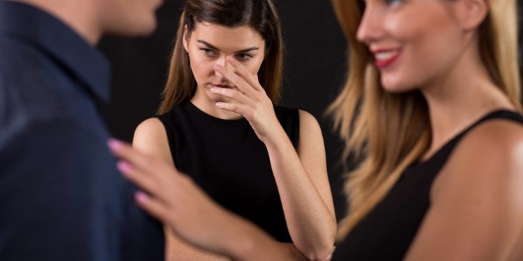 Waspada! Kenali Ciri-Ciri Pasangan Selingkuh!