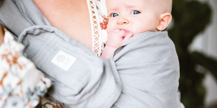 Memilih Gendongan Bayi yang Pas Buat Mama, Yuk!