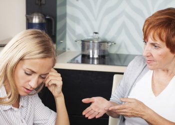 Tak Akur Dengan Ibu Mertua? Ikuti 7 Tips Ini Deh Mams!