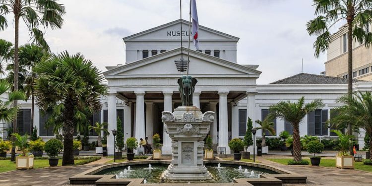 Yuk, Ajak Si Kecil Menikmati Serunya Keliling Kota Jakarta!