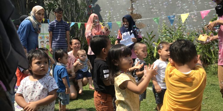 Ajak anak seru-seruan di Outdoor Playground Hoki Poki