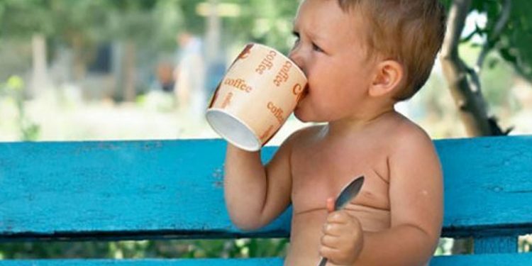 Agar Tidak Kejang Saat Demam, Bolehkah Bayi Minum Kopi?
