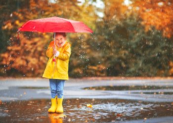 6 Tips Agar Anak Tetap Sehat Saat Musim Hujan