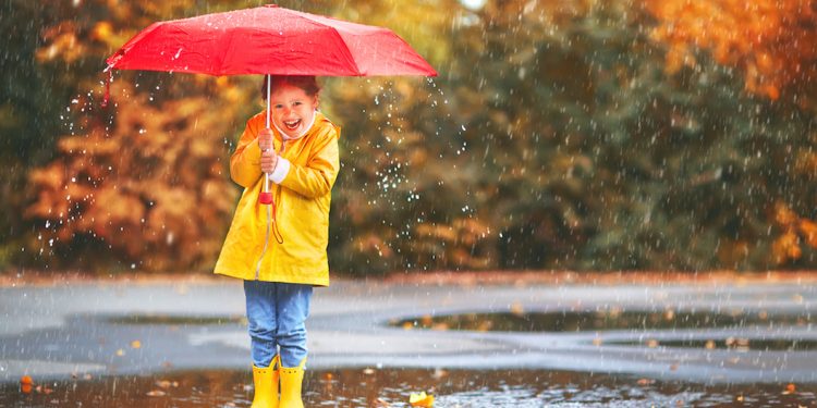 6 Tips Agar Anak Tetap Sehat Saat Musim Hujan - Mamapapa.id