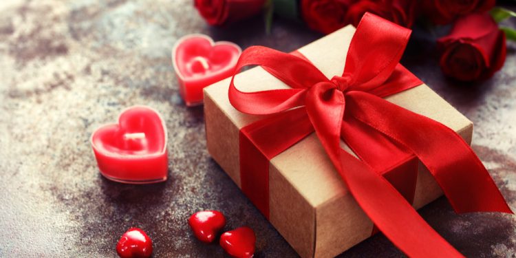 9 Ide Kado Valentine untuk Suami agar Makin Romantis