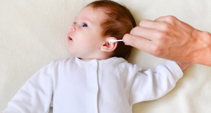 Jangan Sembarangan Membersihkan Telinga Bayi!