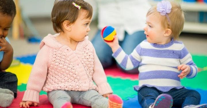 Perkembangan Bayi 15 Bulan Tantangan Baru untuk Si Kecil