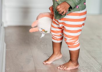 Perkembangan Bayi 13 Bulan! Langkah Awal Si Kecil Menapaki Dunia