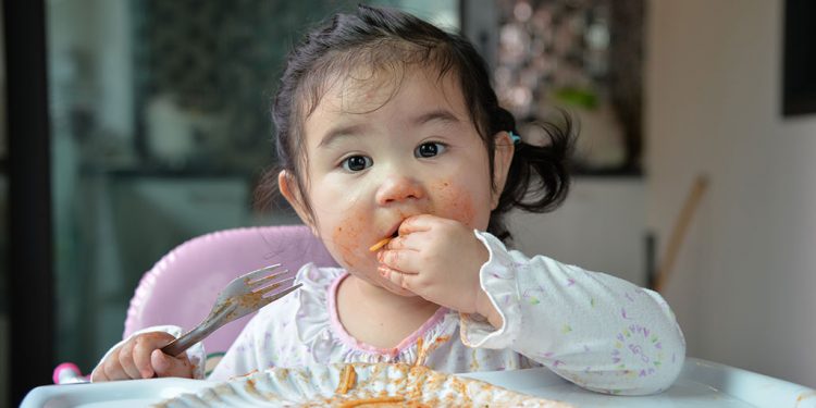 Si Kecil Suka Menggigit? Ini Perkembangan Bayi 16 Bulan