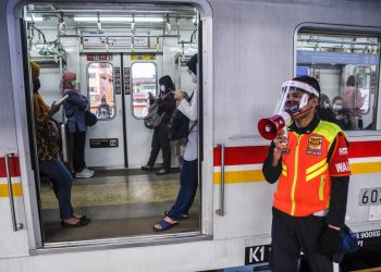 Tips Cegah Penularan Corona saat Naik Kendaraan Umum